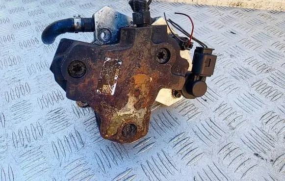 Mercedes-Benz S W221 Fuel injection high pressure pump 0445010095 A6420700201