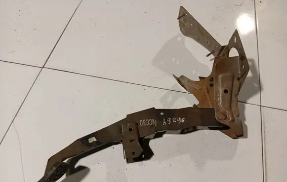 Mazda 5 Brake pedal 