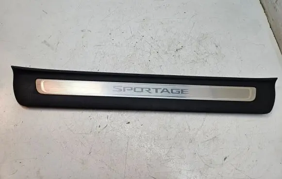 KIA Sportage Front sill trim cover 85884F1500