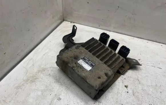 Toyota Avensis T250 Fuel injection control unit/module 1310001371