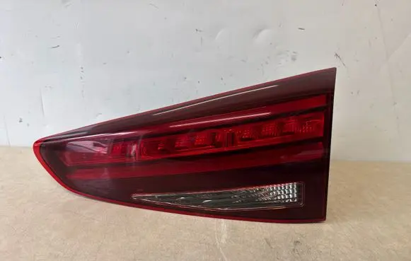 Tailgate rear/tail lights