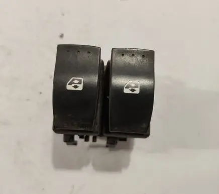 Renault Laguna II Electric window control switch 015085A