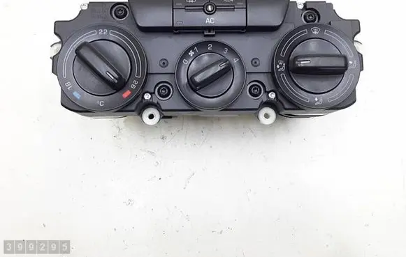 Skoda Octavia Mk2 (1Z) Climate control unit 74358120 051104V 05S22A1