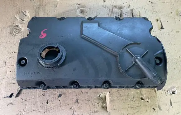 Volkswagen Golf IV Rocker cam cover 038103475N 038103475P 038103469