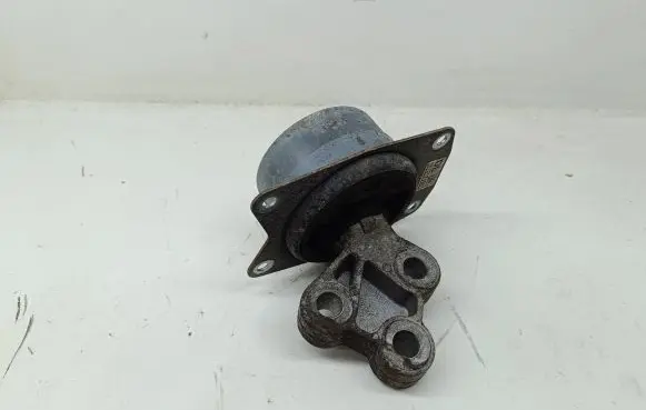 Opel Insignia A Engine mount bracket 13312098