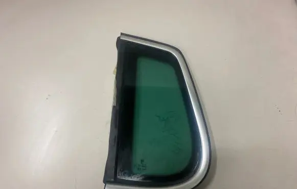 Volkswagen Tiguan Rear side window 43R001667 E000001 DOT59M532