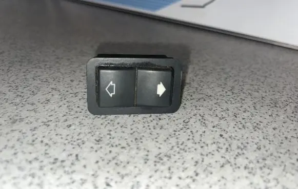 BMW 5 E39 Electric window control switch 8368974