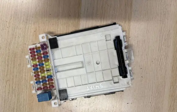 Suzuki Swift III Fuse module