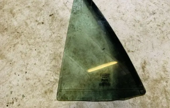 Rear vent window glass