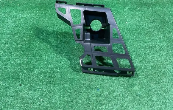 Skoda Yeti (5L) Front bumper mounting bracket 5L0807056