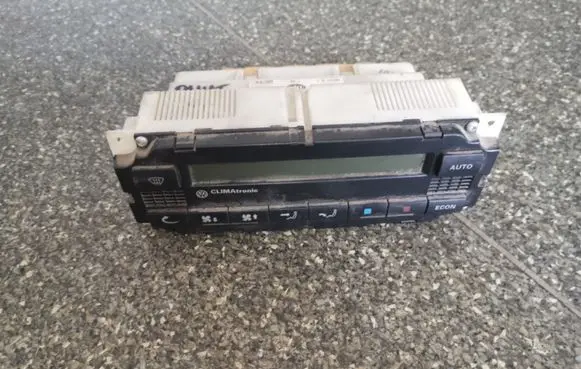 Volkswagen PASSAT B5 Climate control unit 3B1907044A