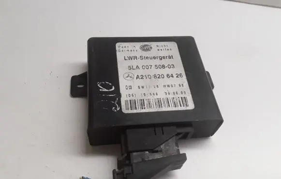 Mercedes-Benz E W210 Light module LCM 5LA00750803 A2108206426