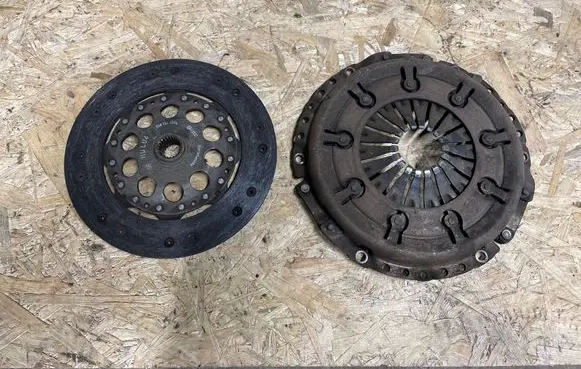 Volkswagen PASSAT B5.5 Clutch set kit 038141031L