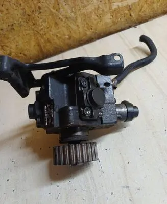 Fuel injection high pressure pump