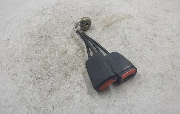 Audi 80 90 B3 Middle seatbelt buckle (rear) 893857739