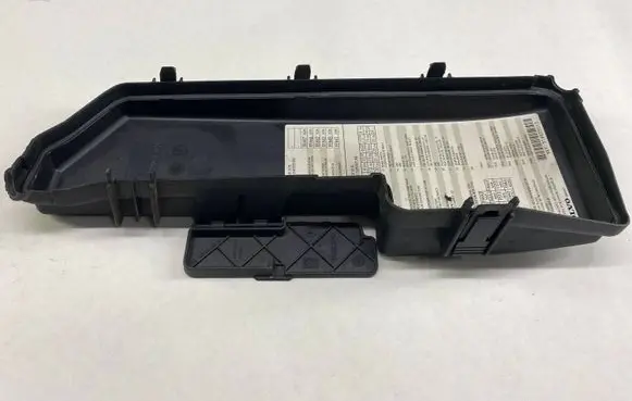 Volvo V70 Fuse box cover 9494211