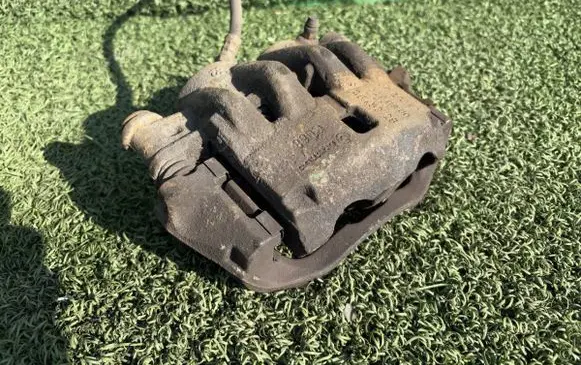 Front brake caliper