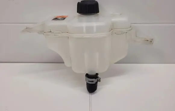 Renault Kadjar Windshield washer fluid reservoir/tank