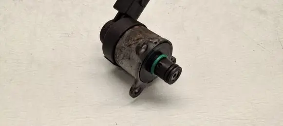 BMW 3 E90 E91 Fuel pressure regulator 7787186