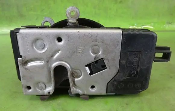 Opel Signum Front door lock 24447340