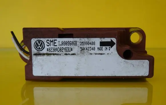 Skoda Octavia Mk1 (1U) Airbag deployment crash/impact sensor 1J0909606B