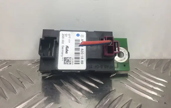 Mercedes-Benz S W221 Aerial antenna amplifier A2218201889 07T177