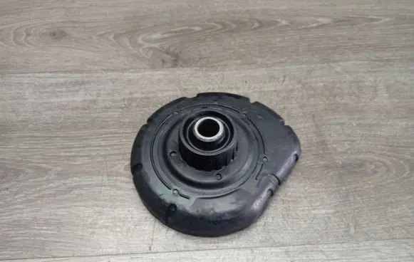 Volvo XC90 Coil spring mount 86467137