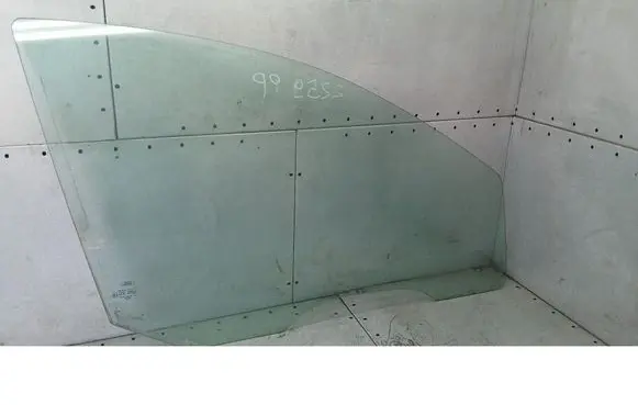 Ford Focus Front door window glass four-door 