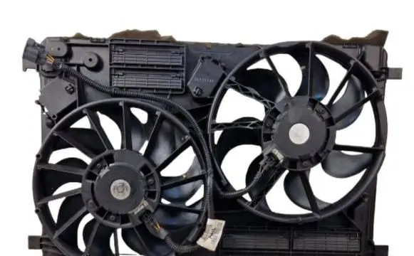 Ford Kuga II Radiator cooling fan shroud 3135103884 EJ738C607AE