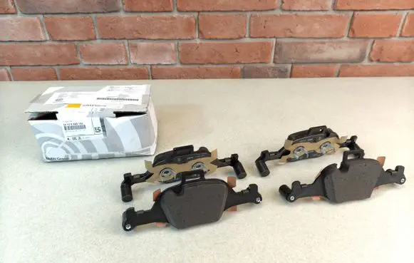 BMW 3 G20 G21 Brake pads (front) 6898192