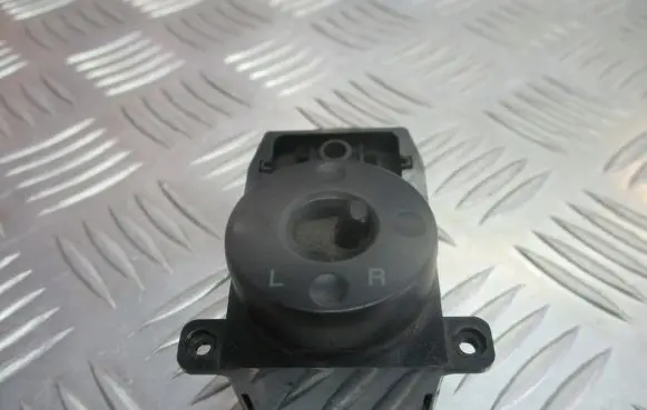 Hyundai Sonata Wing mirror switch