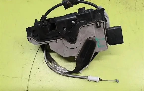 Citroen DS5 Rear door lock 45047185