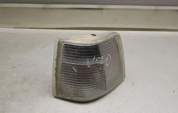 Volvo 850 Front indicator light 9133105