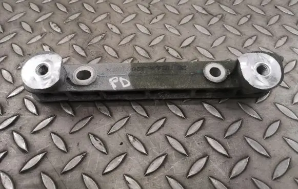 Volvo XC40 Engine mounting bracket 32137604