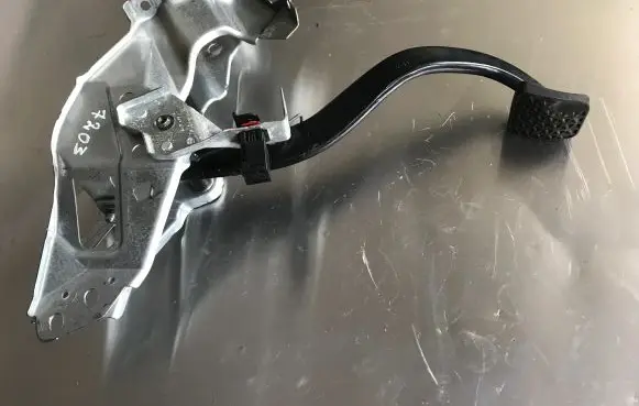 Opel Astra H Brake pedal