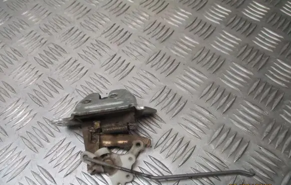 Mitsubishi Lancer Tailgate exterior lock 
