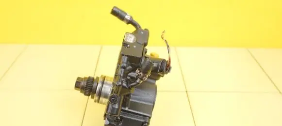 Mercedes-Benz E W212 Fuel injection high pressure pump 28252613 651924