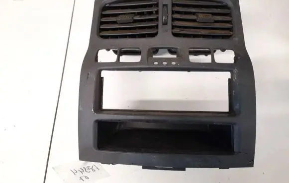 Hyundai Santa Fe Dash center air vent grill 8477126620 84771-26620