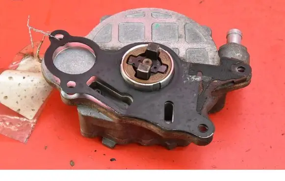 Volkswagen PASSAT CC Vacuum pump 03L145100