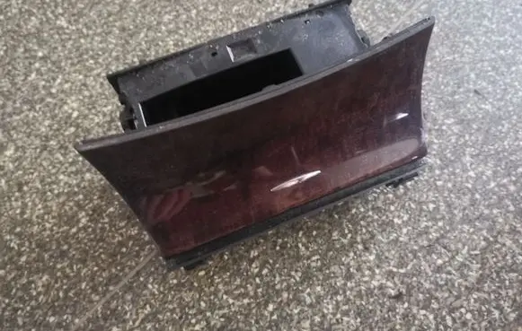 Mercedes-Benz E W211 Ashtray (front) a21680285201