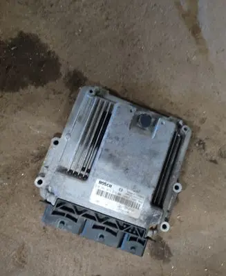 Renault Scenic III - Grand scenic III Engine control unit/module 0281019075