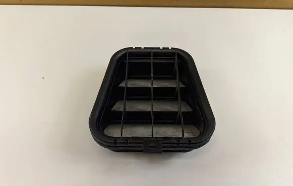 Audi Q3 8U Quarter panel pressure vent 4B0819181C