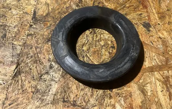 Nissan Navara D23 Rear coil spring rubber mount 550344KD0A