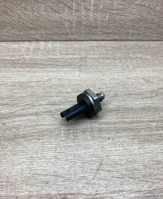 BMW 5 F10 F11 Fuel pressure sensor 7622231 0261230349