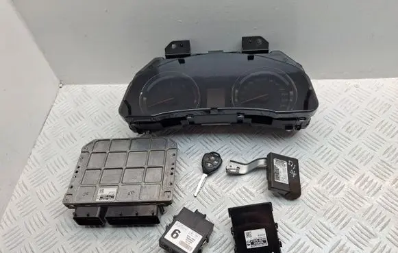 Toyota Avensis T270 Engine ECU kit and lock set MB2574406796 8380005K20 8974105090