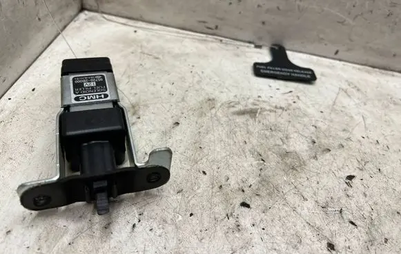 Hyundai Santa Fe Fuel cap flap release cable 957202B000