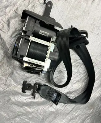 Volvo XC60 Front seatbelt 32239363 1T192780909055
