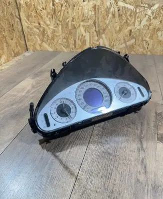 Speedometer (instrument cluster)