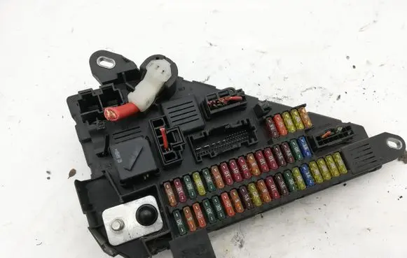 BMW 5 E60 E61 Fuse module 690661901