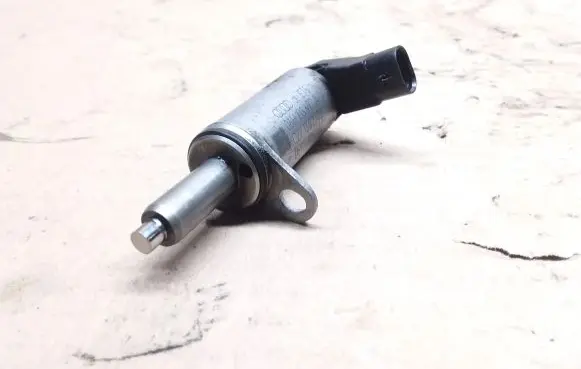 Audi A4 S4 B8 8K Valve oil control 06H103697A